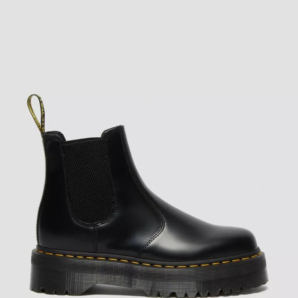 Dr. Martens Womens 2976 Smooth Leather Platform Chelsey Boots Black  New